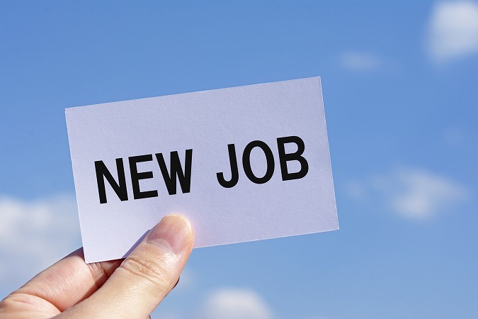 NEWJOBの文字と空