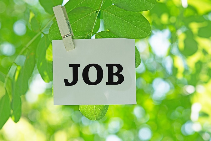 JOBの文字と新緑